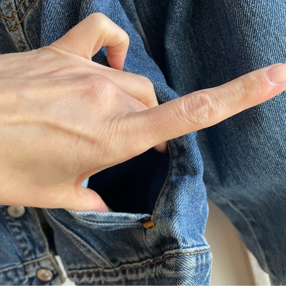 LEVI’S 💙Denim Jacket - Picture 9 of 13